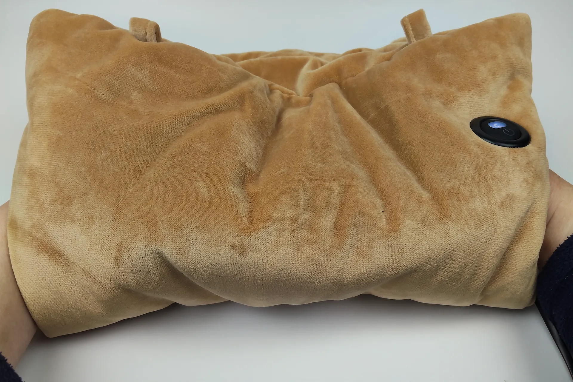 このホットマットは上部をファスナーで閉じると、手を入れれるようになります。この中はかなり温かく感じ