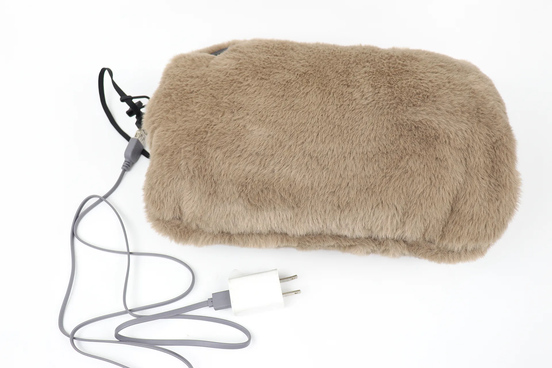 USBケーブルは、コンセント給電用の延長コードも付いています。