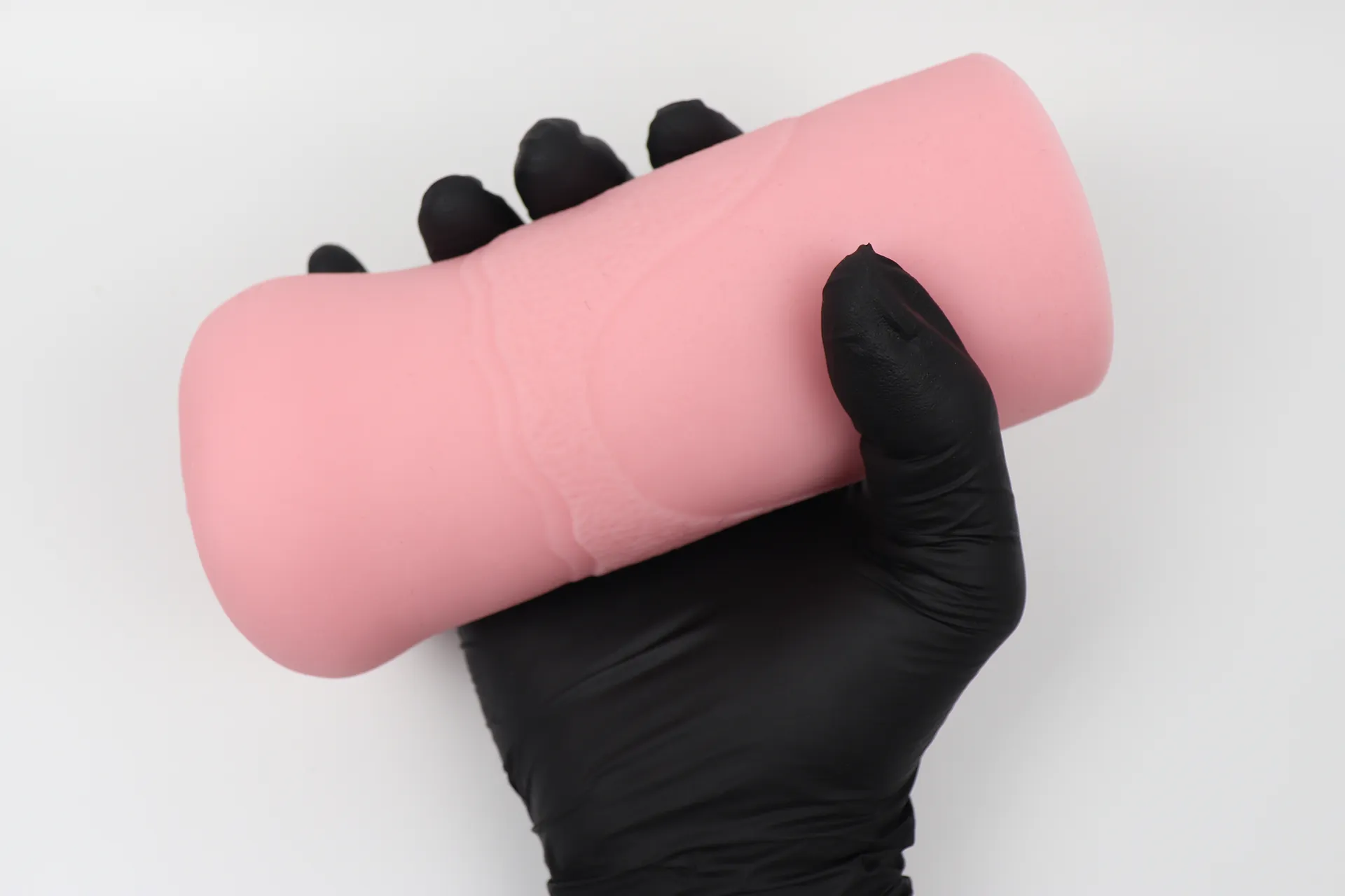 ももわれを握り込んだ様子