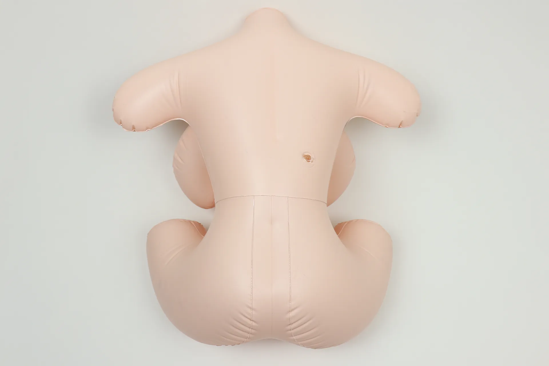 爆乳ガールフレンドを後ろから見た画像