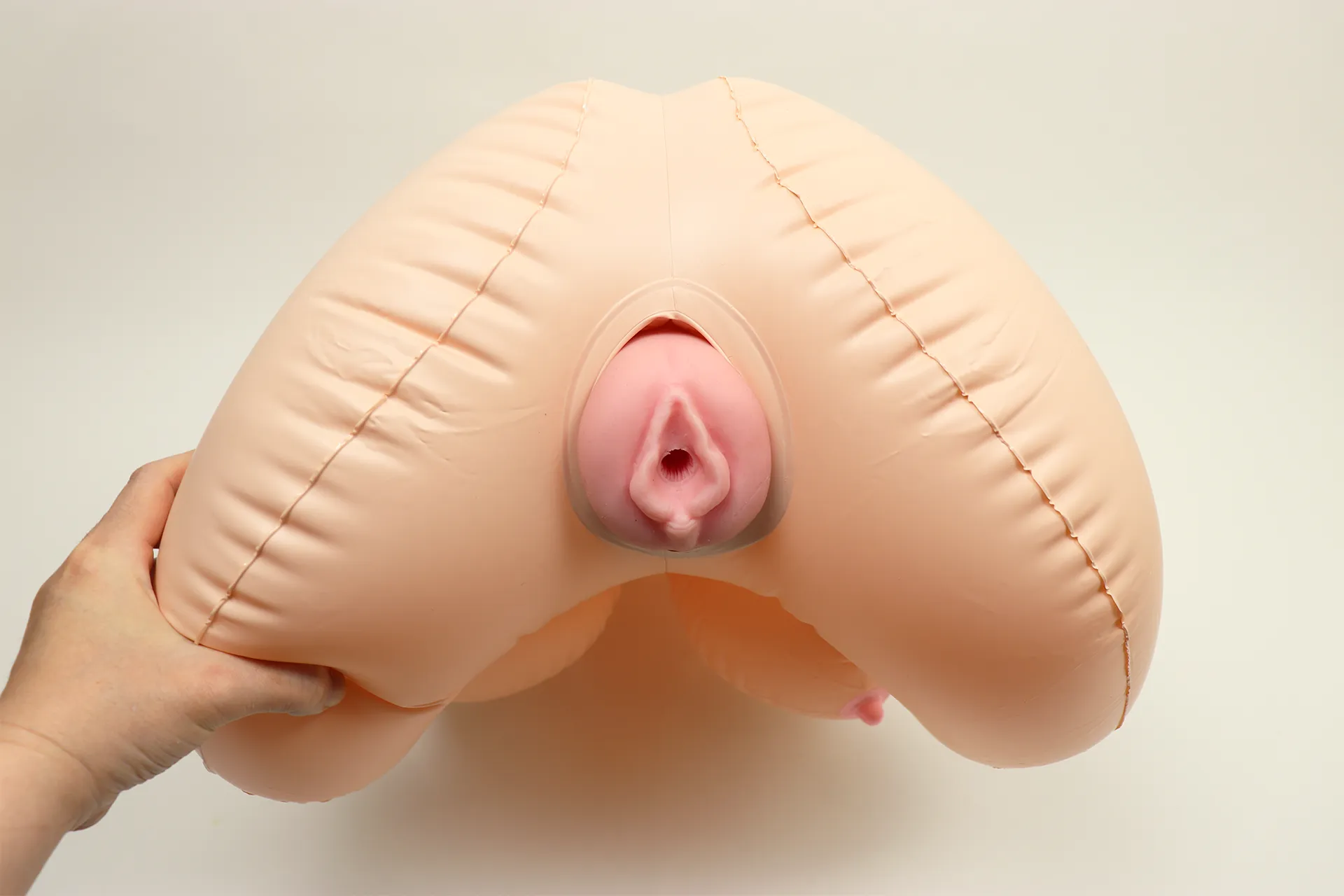 爆乳ガールフレンドを片手で持って見た様子